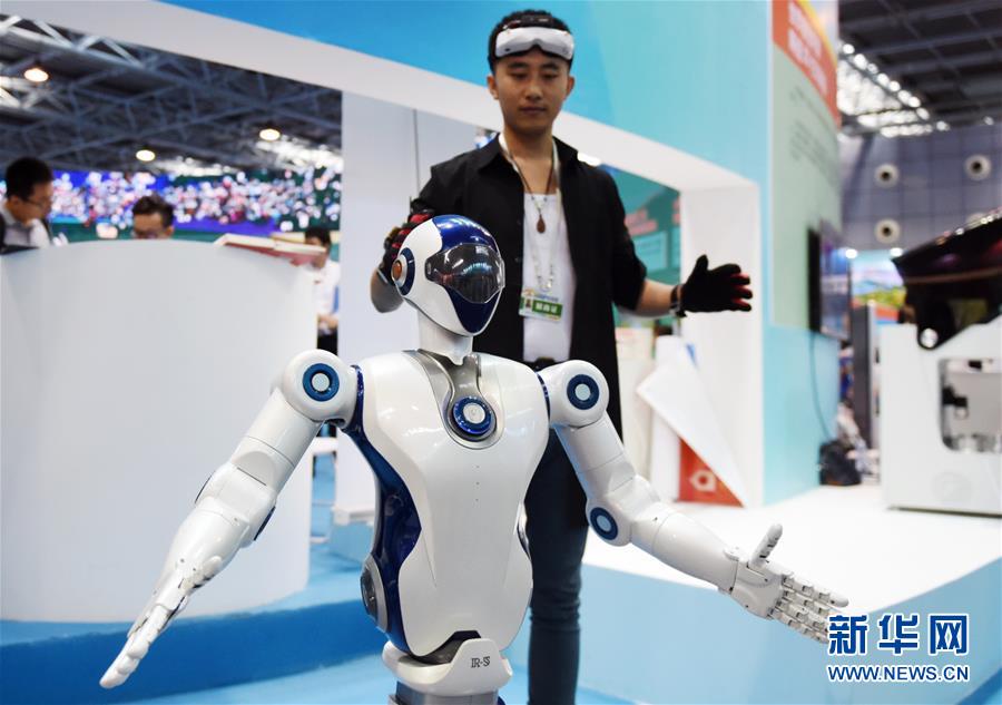 （新華全媒頭條&middot;圖文互動）（5）領(lǐng)航新時代中國經(jīng)濟航船&mdash;&mdash;從中央財經(jīng)領(lǐng)導(dǎo)小組會議看以習(xí)近平同志為核心的黨中央駕馭中國經(jīng)濟