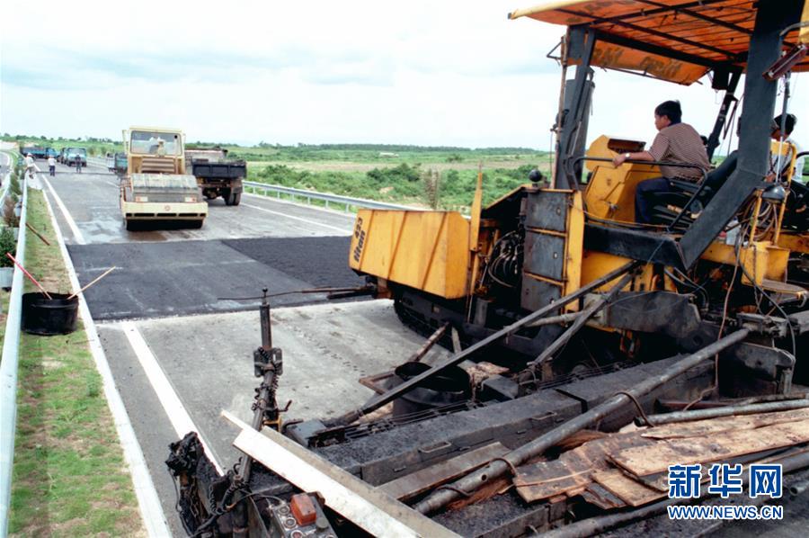 （新華全媒頭條&middot;潮起海之南&middot;圖文互動(dòng)）（3）春潮拍岸千帆進(jìn)&mdash;&mdash;海南特區(qū)改革開放30年紀(jì)實(shí)