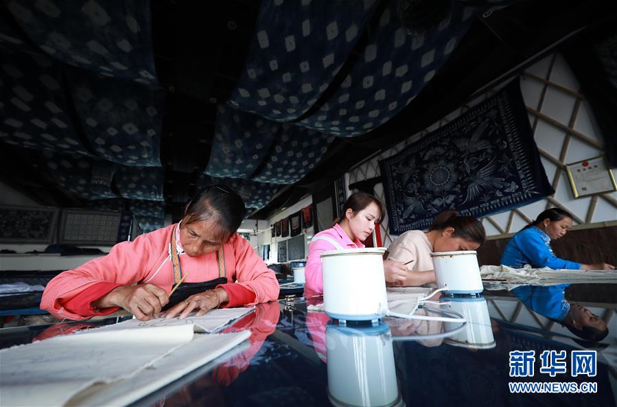 （社會）（4）貴州丹寨：&ldquo;指尖經(jīng)濟&rdquo;繪制脫貧藍圖