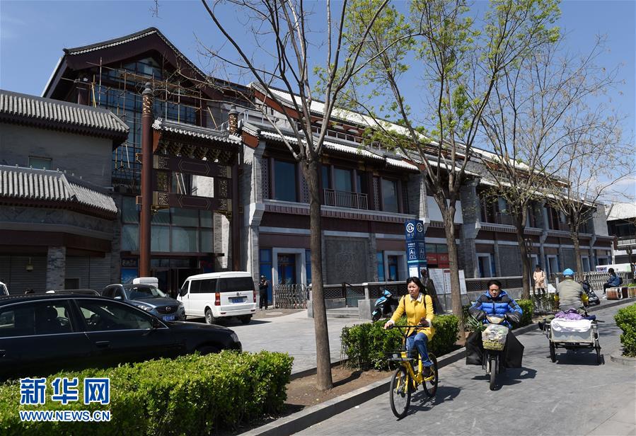 （在習近平新時代中國特色社會主義思想指引下&mdash;&mdash;新時代新氣象新作為&middot;新華全媒頭條&middot;圖文互動）（3）最濃是這中國紅&mdash;&mdash;北京市西城區(qū)弘揚紅墻意識深化改革發(fā)展紀實