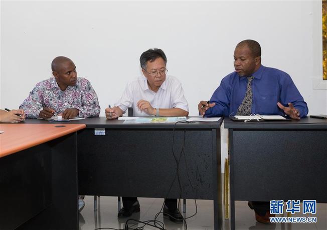 (新華全媒頭條·世界防治瘧疾日·圖文互動)(1)“月亮之國”的驅(qū)魔人——記非洲抗瘧戰(zhàn)場上的廣東團隊