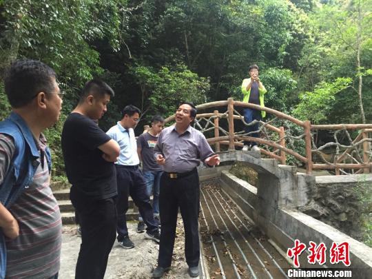 模范軍轉(zhuǎn)干部黃國強當&ldquo;愚公&rdquo;把荒山變&ldquo;紅葉觀賞地&rdquo;