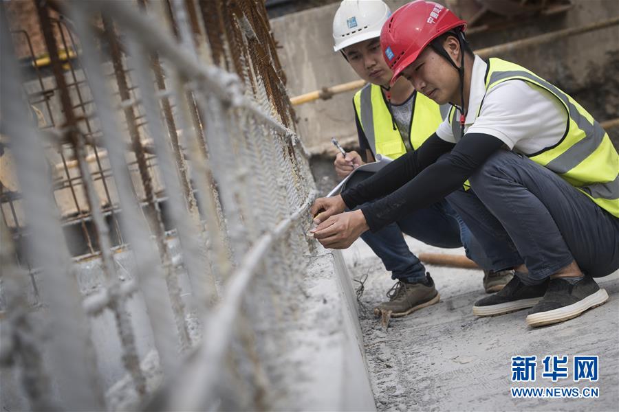 （新時(shí)代奮斗者&middot;圖文互動(dòng)）（1）當(dāng)一群&ldquo;90后&rdquo;與工地相遇&mdash;&mdash;記奮戰(zhàn)在軍運(yùn)會工地上的90后新農(nóng)民工