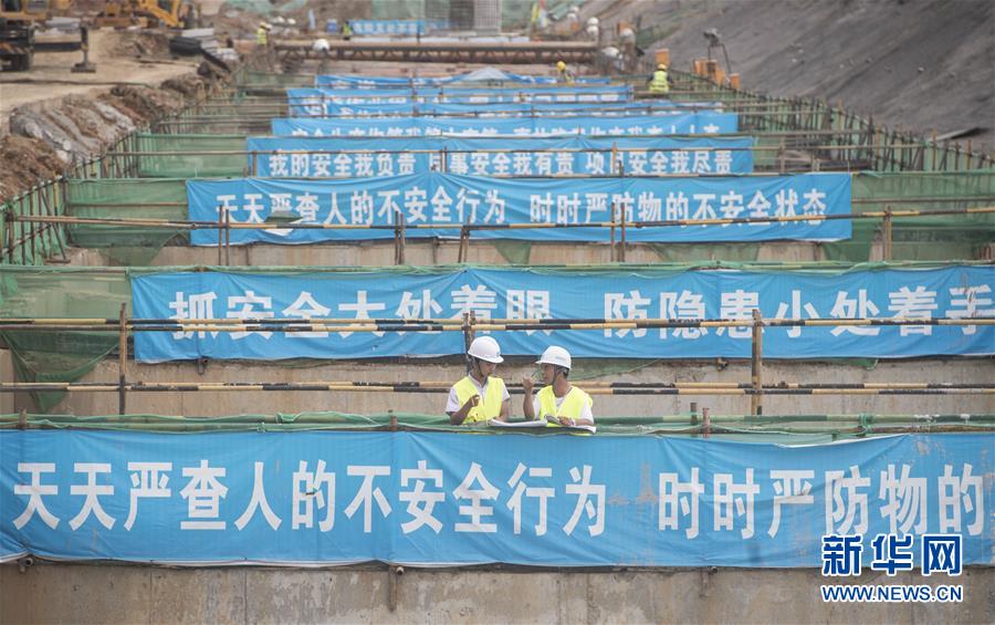 （新時(shí)代奮斗者&middot;圖文互動(dòng)）（3）當(dāng)一群&ldquo;90后&rdquo;與工地相遇&mdash;&mdash;記奮戰(zhàn)在軍運(yùn)會工地上的90后新農(nóng)民工