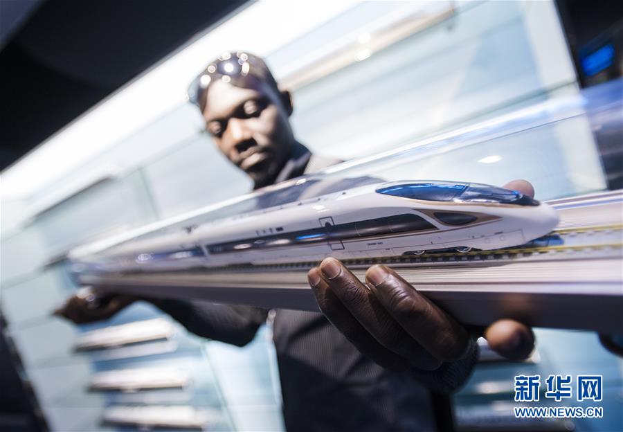 （社會）（2）13國&ldquo;老外&rdquo;進(jìn)&ldquo;高鐵駕校&rdquo;