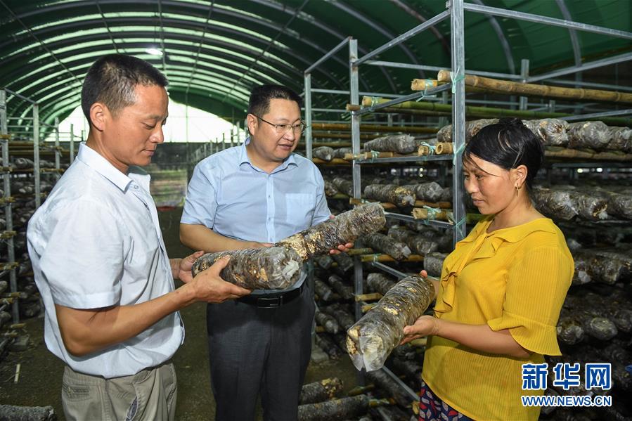 （脫貧攻堅(jiān)&middot;圖文互動(dòng)）（3）&ldquo;不畏難、不畏煩、不畏苦&rdquo;&mdash;&mdash;記&ldquo;80后&rdquo;扶貧干部李朝陽(yáng)