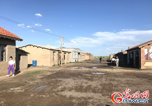 【新時代&middot;幸福美麗新邊疆】昔日紅色精神流入血脈 今朝邊疆處處開遍幸福花