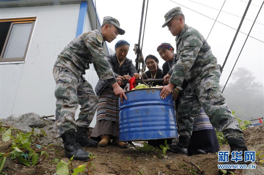 （圖文互動）（2）特寫：&ldquo;八一&rdquo;禮物，飛向云端哨所