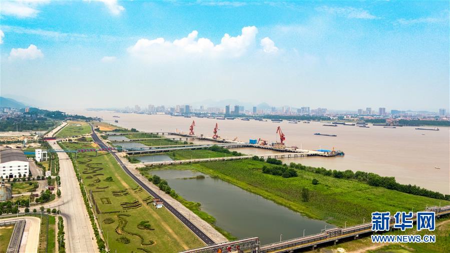 （大江奔流&mdash;&mdash;來自長江經(jīng)濟(jì)帶的報(bào)道&middot;新華全媒頭條&middot;圖文互動(dòng)）（1）打造經(jīng)濟(jì)高質(zhì)量發(fā)展的強(qiáng)勁引擎&mdash;&mdash;深入推動(dòng)長江經(jīng)濟(jì)帶發(fā)展述評(píng)