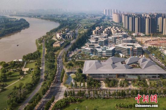 8月9日，航拍南京江心洲新加坡&middot;南京生態(tài)科技島。 <a target='_blank' >中新社</a>記者 泱波 攝