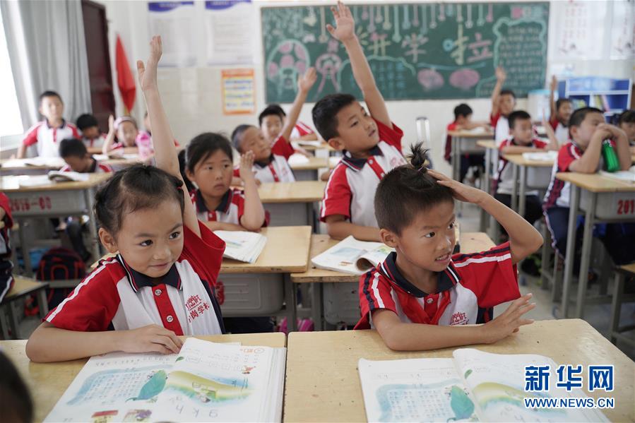 （新華全媒頭條&middot;壯闊東方潮　奮進新時代&mdash;&mdash;慶祝改革開放40年&middot;圖文互動）（5）小崗，與時代同行&mdash;&mdash;&ldquo;中國農村改革第一村&rdquo;40年變遷的改革啟示