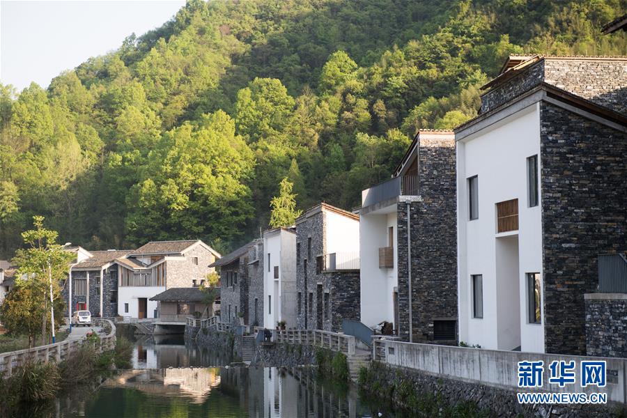 （新華全媒頭條&middot;圖文互動(dòng)）（2）希望灑在金色田野&mdash;&mdash;寫在鄉(xiāng)村振興戰(zhàn)略實(shí)施一周年之際