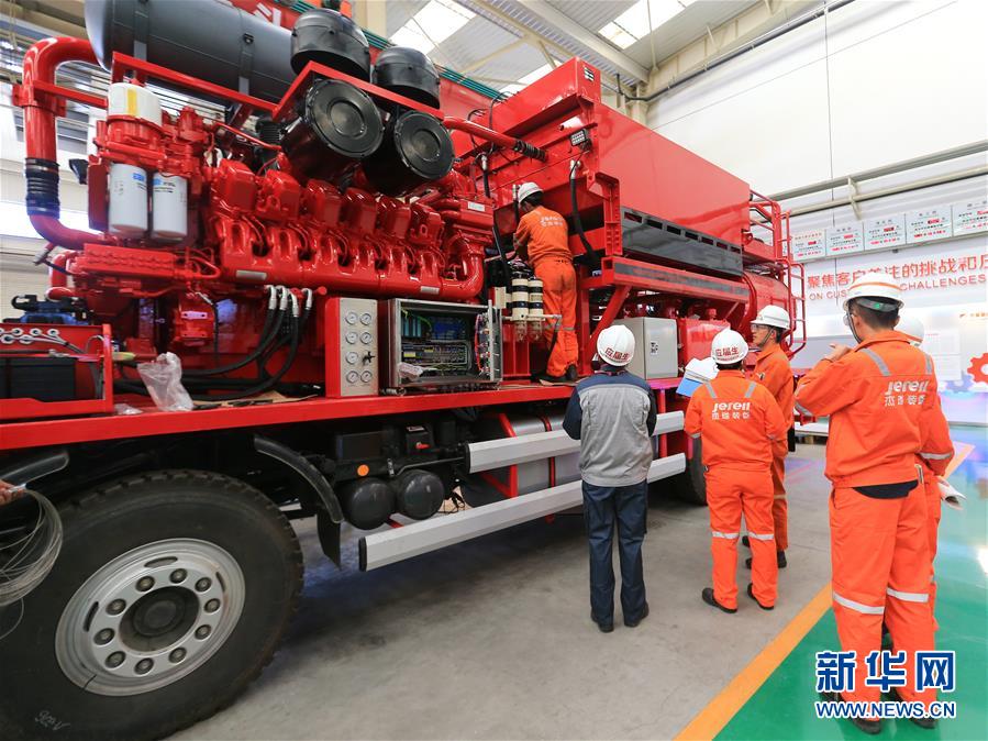 （百城百縣百企調(diào)研行&middot;圖文互動）（6）&ldquo;藍(lán)鯨1號&rdquo;從這里駛出&mdash;&mdash;山東煙臺崛起制造業(yè)高地