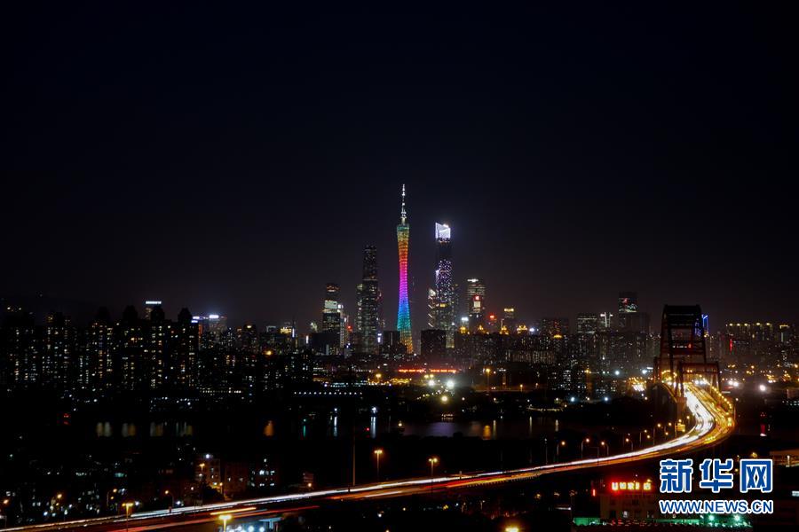 （在習(xí)近平新時代中國特色社會主義思想指引下&middot;慶祝改革開放40周年&middot;開放發(fā)展）（新華全媒頭條&middot;圖文互動）（1）開放中國：大門越開越大 道路越走越寬