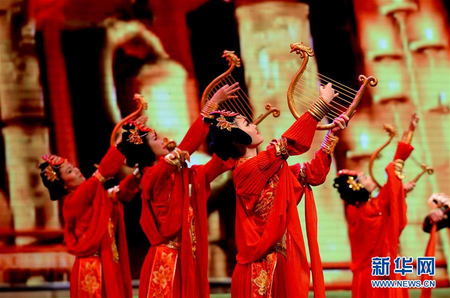 （在習(xí)近平新時代中國特色社會主義思想指引下&middot;慶祝改革開放40周年&middot;開放發(fā)展）（新華全媒頭條&middot;圖文互動）（8）開放中國：大門越開越大 道路越走越寬