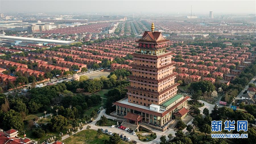 （慶祝改革開(kāi)放40周年基層行&middot;村莊篇&middot;圖文互動(dòng)）（2）&ldquo;第一村&rdquo;華西：住房、樓宇刻畫發(fā)展&ldquo;年輪&rdquo;