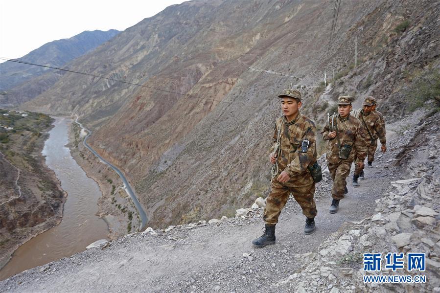 （向奉獻(xiàn)者致敬&middot;圖文互動(dòng)）（1）情注一纜通滇藏&mdash;&mdash;記某信息通信基地四營五連連長翁春芳