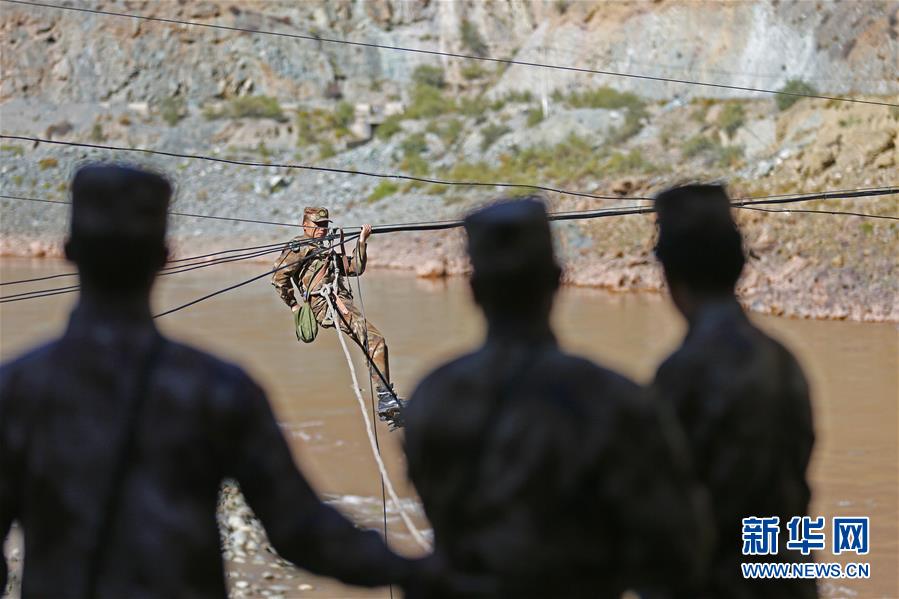 （向奉獻(xiàn)者致敬&middot;圖文互動(dòng)）（4）情注一纜通滇藏&mdash;&mdash;記某信息通信基地四營五連連長翁春芳