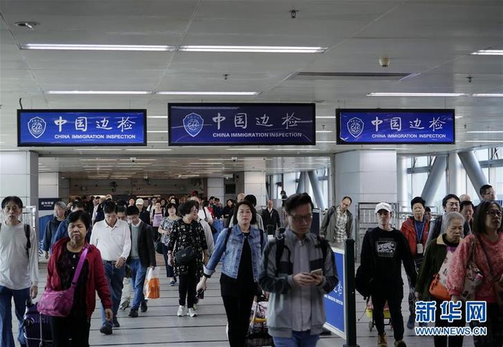 （圖文互動(dòng)）（4）四十年、一扇窗&mdash;&mdash;兩地值守者眼中的羅湖橋