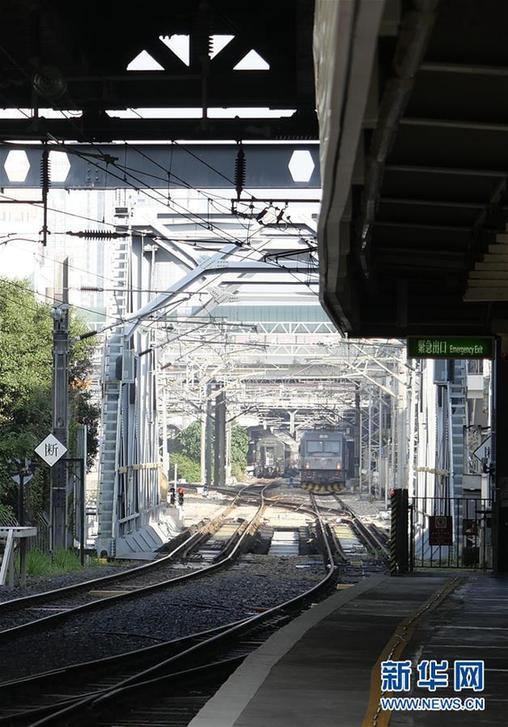 （圖文互動(dòng)）（5）四十年、一扇窗&mdash;&mdash;兩地值守者眼中的羅湖橋