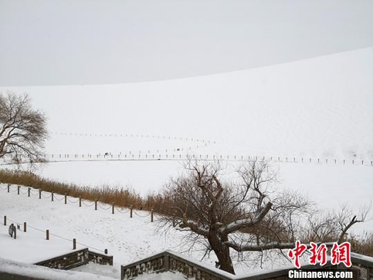 甘肅持續(xù)降雪遍現&ldquo;冰雪盛宴&rdquo;多地氣溫創(chuàng)50年新低