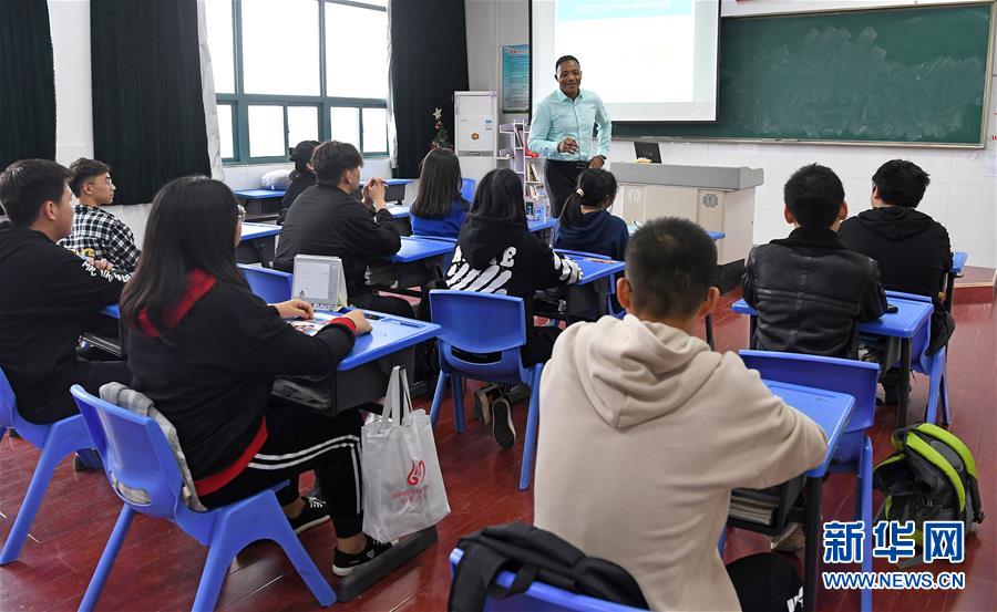 （慶祝改革開(kāi)放40周年基層行&middot;學(xué)校篇&middot;圖文互動(dòng)）（4）白鷺洲中學(xué)40年:書院教育的時(shí)代探索