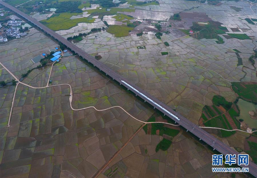 （輝煌60年&middot;壯美新廣西&middot;圖文互動(dòng)）（5）攜手描繪八桂大地上的美麗畫(huà)卷&mdash;&mdash;寫(xiě)在廣西壯族自治區(qū)成立60周年之際