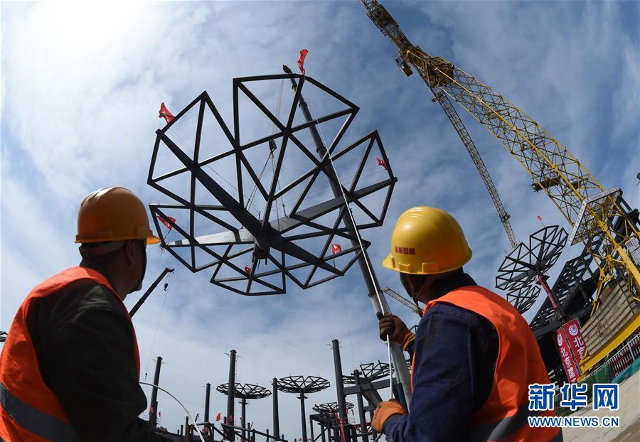 （新華全媒頭條&middot;圖文互動(dòng)）（2）領(lǐng)航！向著高質(zhì)量發(fā)展堅(jiān)定前行&mdash;&mdash;以習(xí)近平同志為核心的黨中央引領(lǐng)中國(guó)經(jīng)濟(jì)發(fā)展述評(píng)