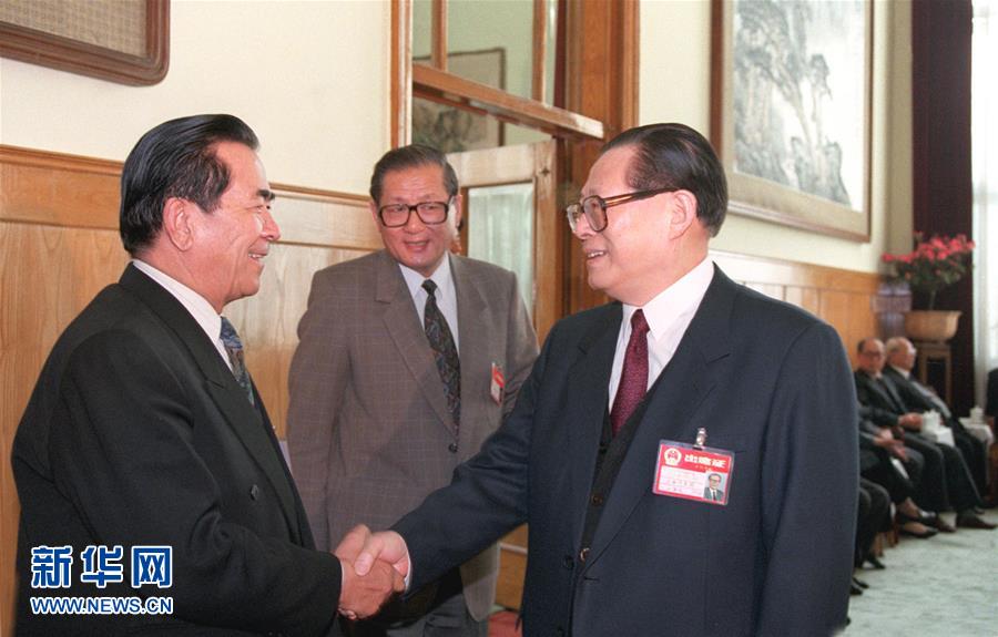 （時政）（4）鐵木爾&middot;達(dá)瓦買提同志生平照片