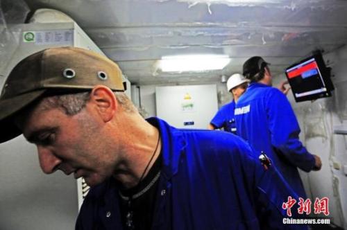 中國造船廠里的外籍員工。 李風(fēng) 攝