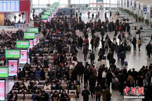 12月25日，西安北車站內(nèi)人頭攢動。<a target='_blank' ><p  align=