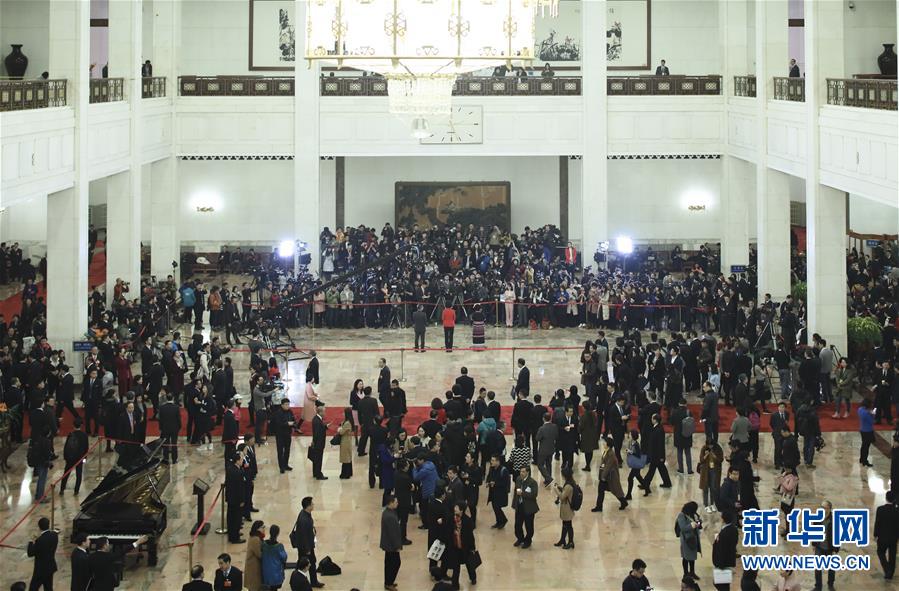 （兩會&middot;政協(xié)開幕）（17）全國政協(xié)委員接受采訪