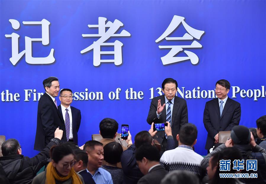 （兩會(huì)&middot;XHDW）（3）財(cái)政部部長(zhǎng)肖捷等就&ldquo;財(cái)稅改革和財(cái)政工作&rdquo;答記者問(wèn)