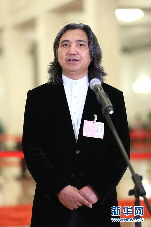 （兩會(huì)&middot;XHDW）（2）全國(guó)政協(xié)委員接受采訪