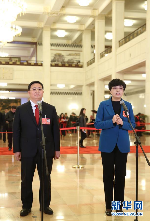 （兩會(huì)&middot;XHDW）（2）全國人大代表接受采訪