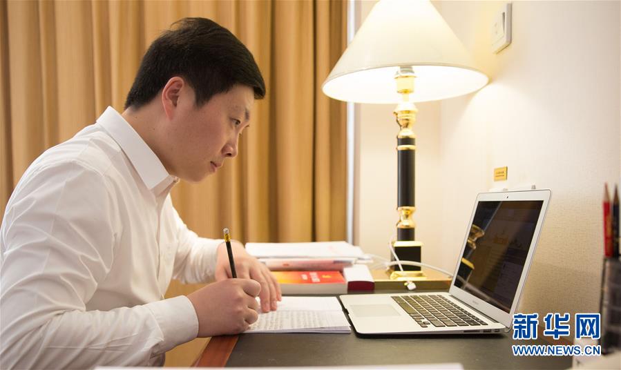 （兩會(huì)&middot;基層代表履職故事）（2）全國人大代表?xiàng)铒w飛：讓農(nóng)民工有更好的職業(yè)上升通道