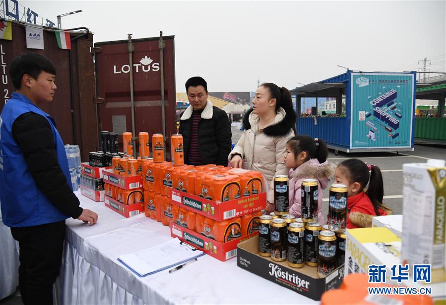 （新華全媒頭條&middot;七樂(lè)無(wú)窮&middot;春節(jié)&middot;圖文互動(dòng)）（3）變化中彰顯中國(guó)發(fā)展活力&mdash;&mdash;透視過(guò)年方式之變