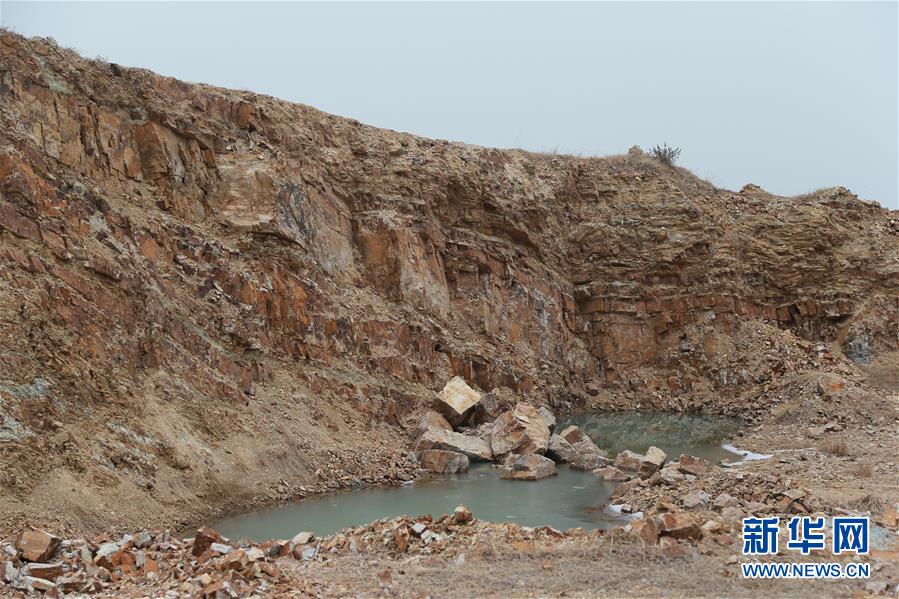 （新華視點&middot;圖文互動）（1）挖掘作業(yè)距漢墓中心僅20米，村民住房出現(xiàn)裂縫&hellip;&hellip;&ldquo;造地&rdquo;如何變挖山？