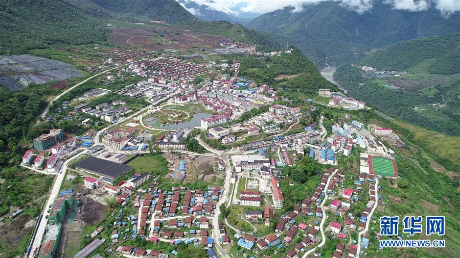 （兩會前夕看落實(shí)&middot;圖文互動）（1）格?；ㄩ_ 幸福路寬&mdash;&mdash;西藏落實(shí)習(xí)近平總書記全國兩會重要講話精神紀(jì)實(shí)