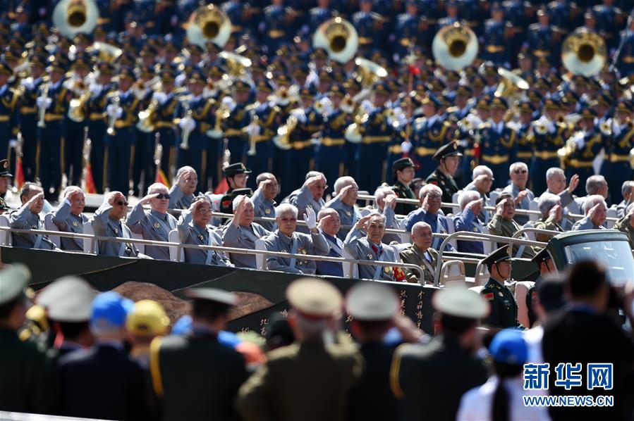 （新華全媒頭條&middot;強(qiáng)軍思想引領(lǐng)新征程&middot;圖文互動(dòng)）（2）那一刻，我們光榮接受檢閱