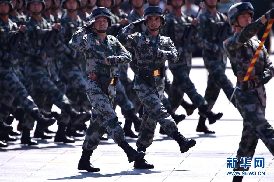 （新華全媒頭條&middot;強(qiáng)軍思想引領(lǐng)新征程&middot;圖文互動(dòng)）（4）那一刻，我們光榮接受檢閱