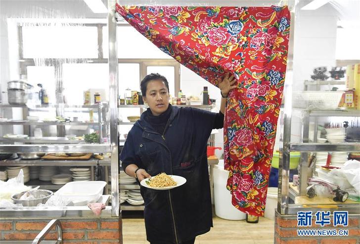 （在習(xí)近平新時(shí)代中國特色社會(huì)主義思想指引下&mdash;&mdash;新時(shí)代新作為新篇章&middot;圖文互動(dòng)）（5）三年，從無名小屯到聲名遠(yuǎn)播&mdash;&mdash;這個(gè)&ldquo;雪鄉(xiāng)&rdquo;是如何做到的？