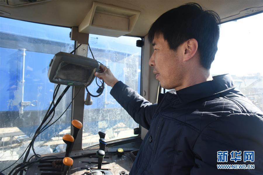 （在習(xí)近平新時(shí)代中國(guó)特色社會(huì)主義思想指引下&mdash;&mdash;新時(shí)代新作為新篇章&middot;圖文互動(dòng)）（1）黑土地上感受&ldquo;中國(guó)飯碗&rdquo;新變化