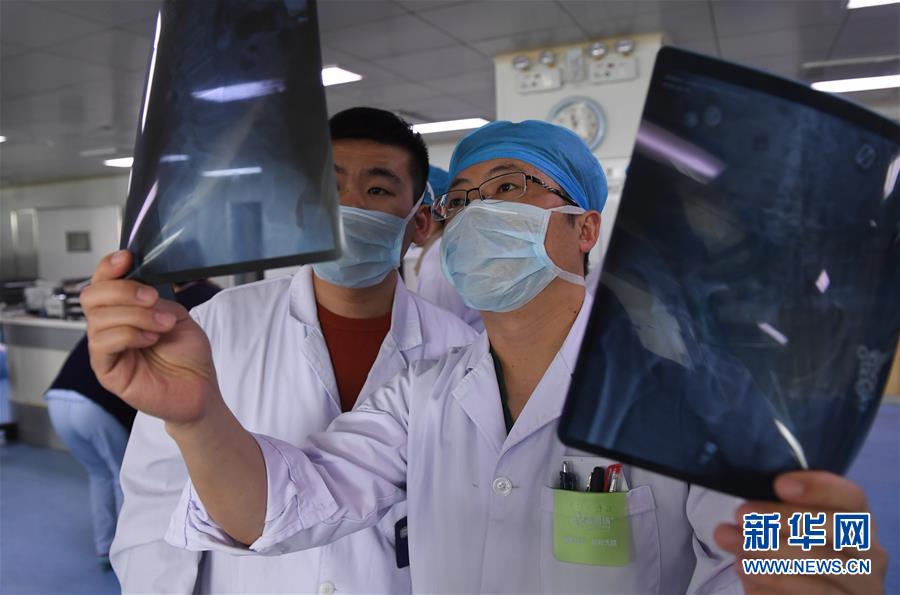 （新華全媒頭條&middot;響水化工廠爆炸事故&middot;圖文互動）（6）為了617個生命的賽跑&mdash;&mdash;江蘇響水爆炸事故傷員救治一線實(shí)錄