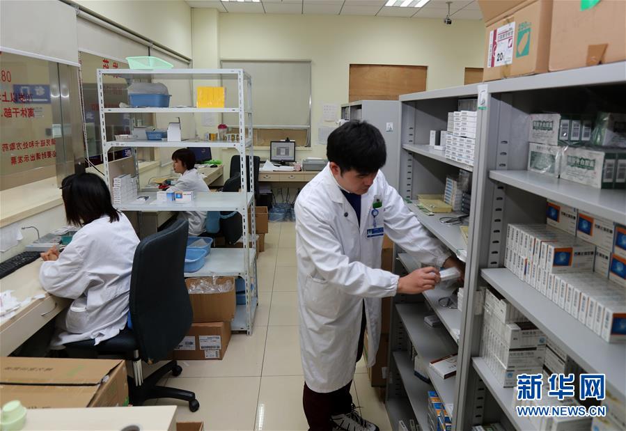 （新華全媒頭條&middot;圖文互動(dòng)）（1）一粒藥片牽動(dòng)萬(wàn)人心，藥品集中采購(gòu)給你我省了多少？