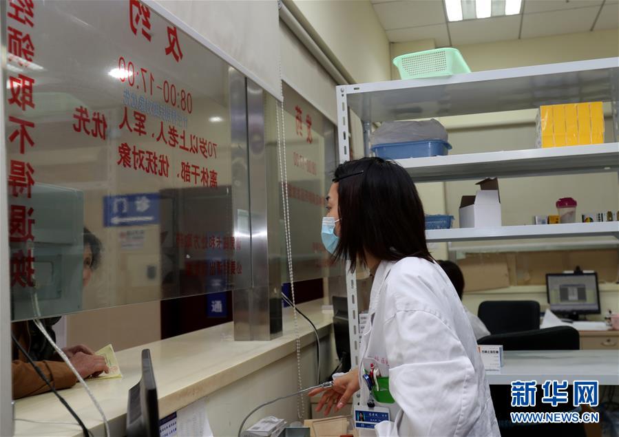 （新華全媒頭條&middot;圖文互動(dòng)）（4）一粒藥片牽動(dòng)萬(wàn)人心，藥品集中采購(gòu)給你我省了多少？