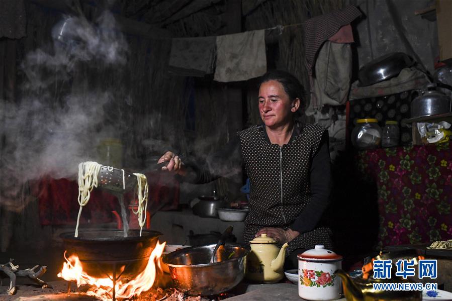 （新華全媒頭條&middot;圖文互動(dòng)）（5）一步千年，&ldquo;最后的沙漠部落&rdquo;遷入新家園