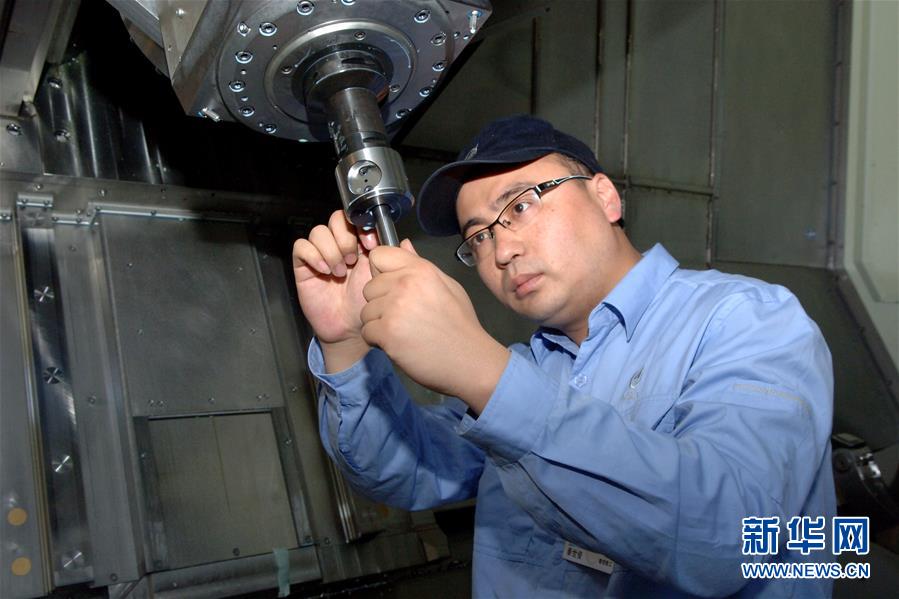 （新華全媒頭條&middot;圖文互動）（3）讓奮斗成為人生最亮麗的底色&mdash;&mdash;寫在2019年&ldquo;五一&rdquo;國際勞動節(jié)到來之際