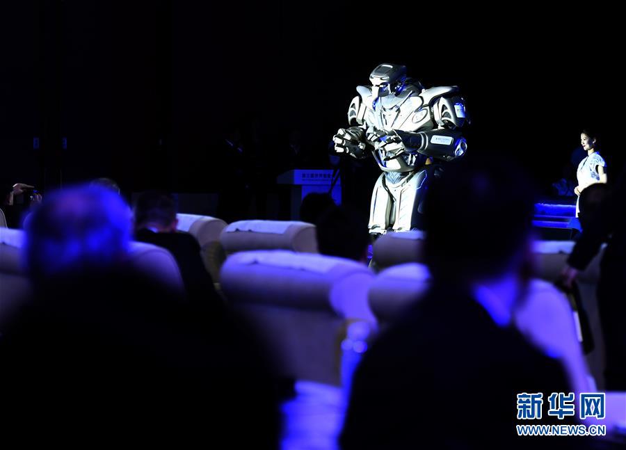 （新華全媒頭條&middot;圖文互動(dòng)）（1）擁抱智能新時(shí)代：世界智能大會(huì)釋放了哪些新信號(hào)？