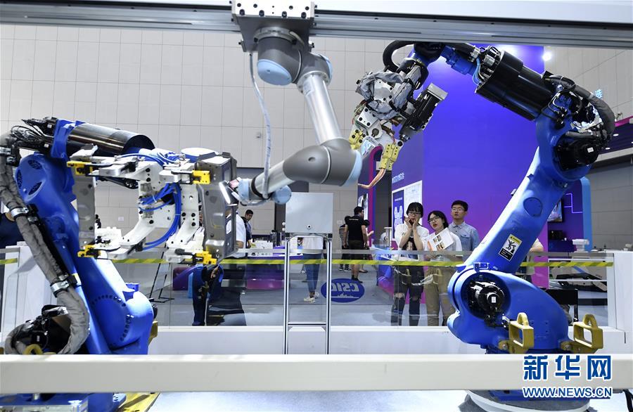 （新華全媒頭條&middot;圖文互動(dòng)）（5）擁抱智能新時(shí)代：世界智能大會(huì)釋放了哪些新信號(hào)？